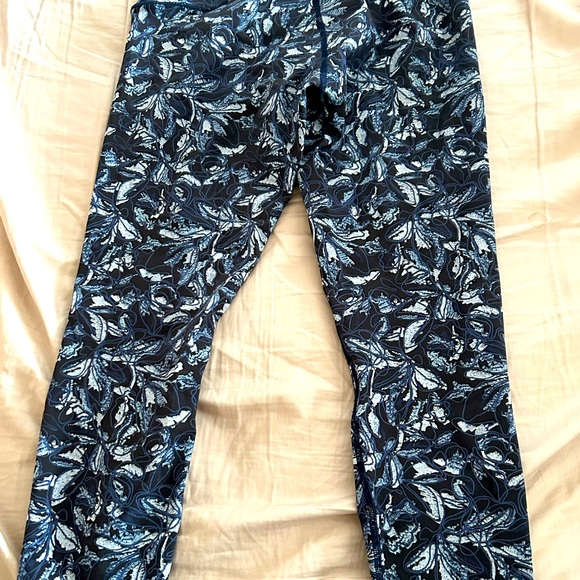 Lululemon capris pants - Picture 1 of 2